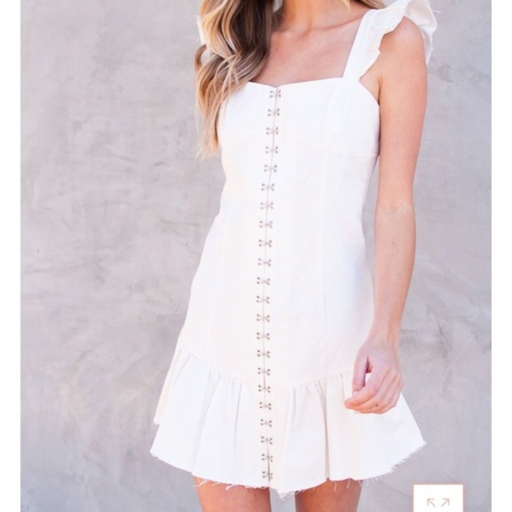 💗 NWT! Amazing Hook & Eye Accented Dress